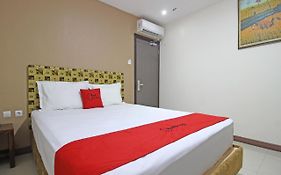 Reddoorz Near Uns Solo Guest House